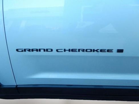 Used 2024 Jeep Grand Cherokee Altitude AWD/4WD image 10