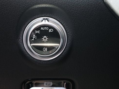 Used 2025 Mercedes-Benz C 300 Sedan image 35