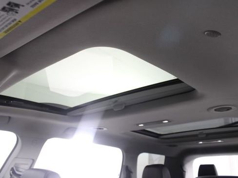 Used 2021 GMC Acadia SLT w/ Technology Package image 11