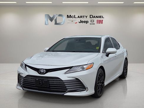 Used 2024 Toyota Camry XLE FWD image 2