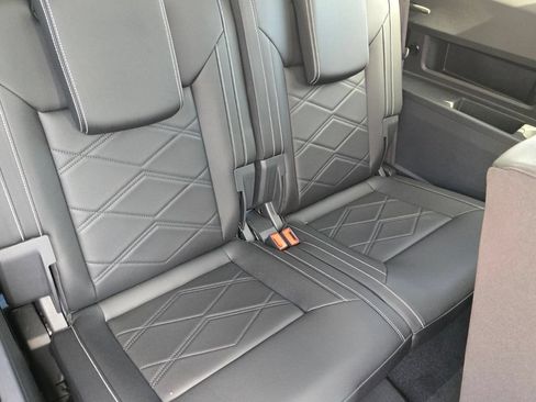 Certified 2026 Volkswagen Atlas SE w/ Panoramic Sunroof Package FWD image 19