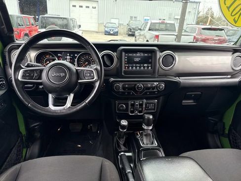 Used 2019 Jeep Wrangler Unlimited Sahara AWD/4WD image 15