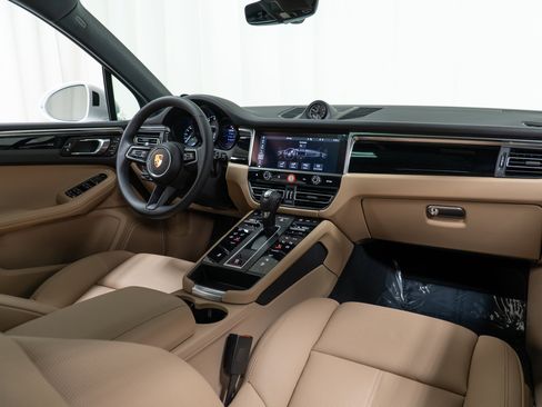 New 2026 Porsche Macan image 17