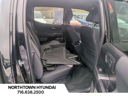 Used 2023 Toyota Tacoma TRD Off-Road image 34