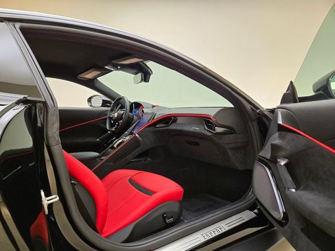 Used 2024 Ferrari Roma RWD image 23