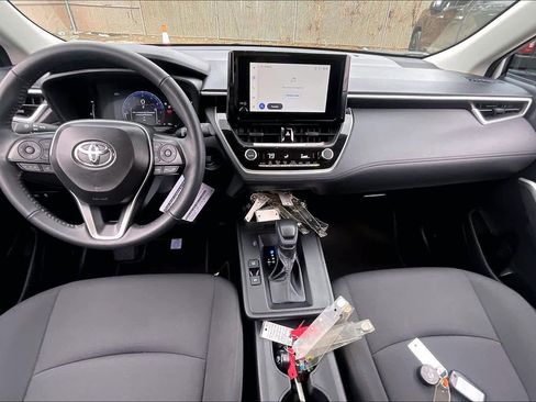 Used 2026 Toyota Corolla Cross LE w/ Moonroof Package image 16