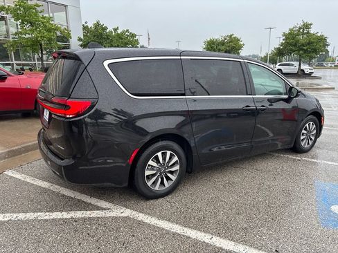 Used 2023 Chrysler Pacifica Touring-L FWD image 26