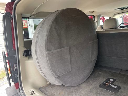 Used 2003 HUMMER H2 w/ Preferred Equipment Group image 23