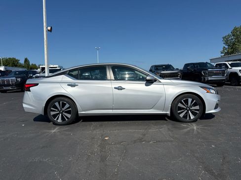 Used 2022 Nissan Altima 2.5 SV FWD image 6