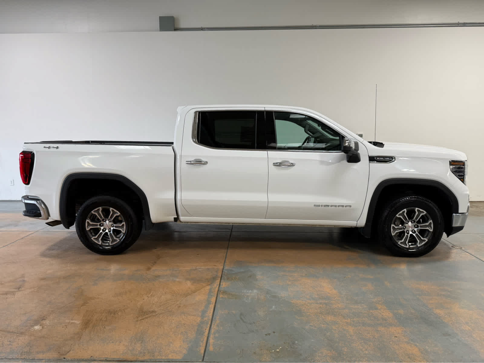 Used 2025 GMC Sierra 1500 SLT AWD/4WD image 6