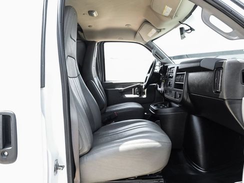 Used 2019 Chevrolet Express 3500 w/ Driver Convenience Package RWD image 32