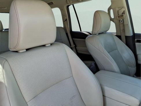 Used 2018 Lexus GX 460 Luxury w/ Preferred Accessory Package image 16