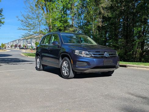 Used 2016 Volkswagen Tiguan S image 14