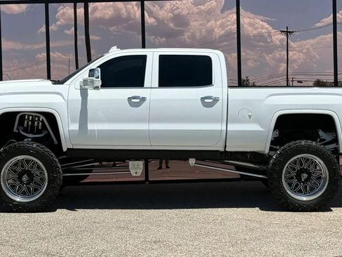 Used 2017 GMC Sierra 3500 Denali w/ Duramax Plus Package AWD/4WD image 4
