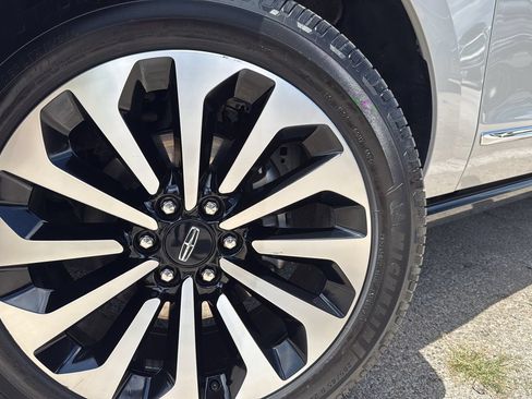 Used 2022 Lincoln Navigator L Reserve AWD/4WD image 29