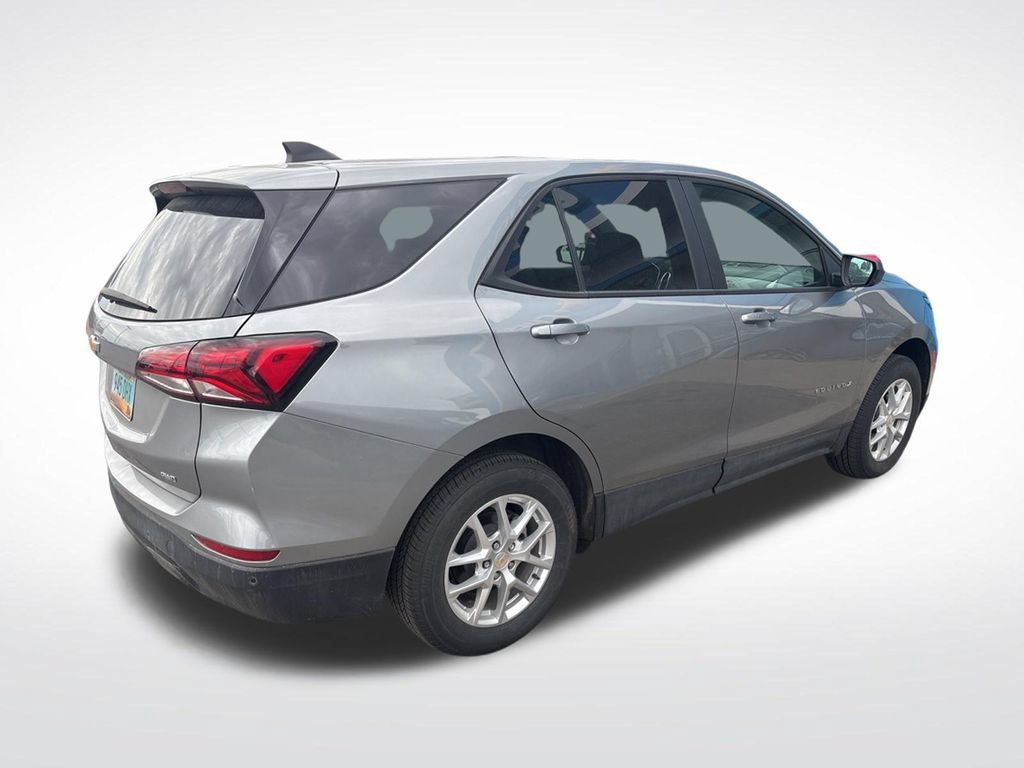 Used 2024 Chevrolet Equinox LS w/ LS Convenience Package AWD/4WD image 5