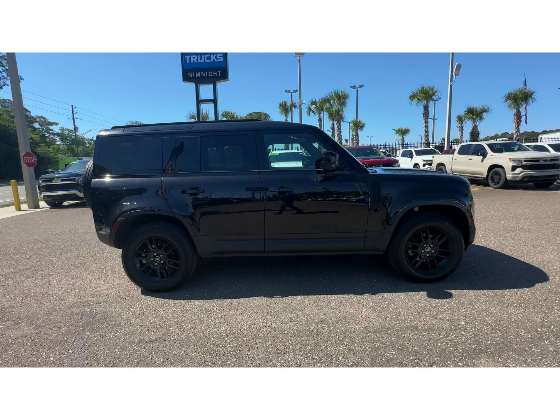 Used 2025 Land Rover Defender 110 S AWD/4WD image 4