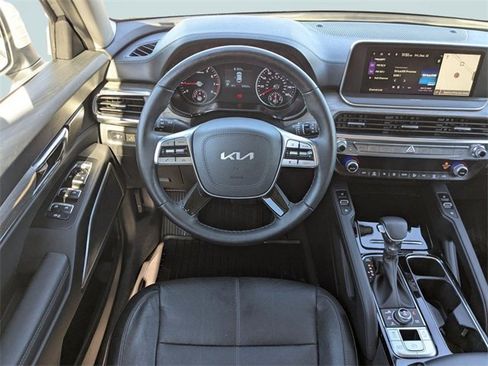 Used 2022 Kia Telluride EX w/ EX Premium Package image 2