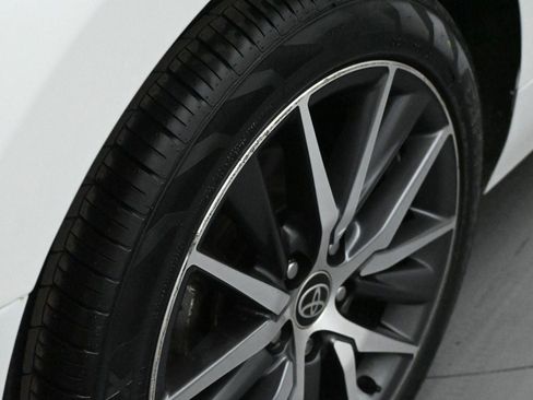 Used 2022 Toyota Camry XLE image 14