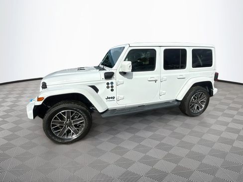 Used 2022 Jeep Wrangler Unlimited Sahara AWD/4WD image 9