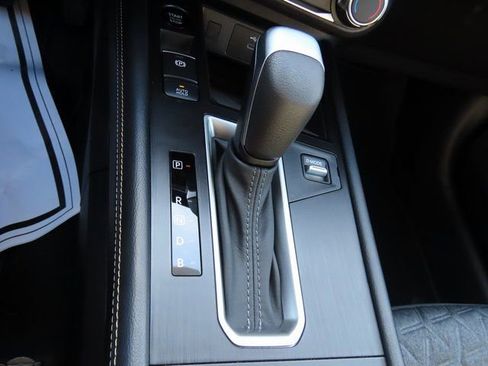 Used 2025 Nissan Kicks SV image 27