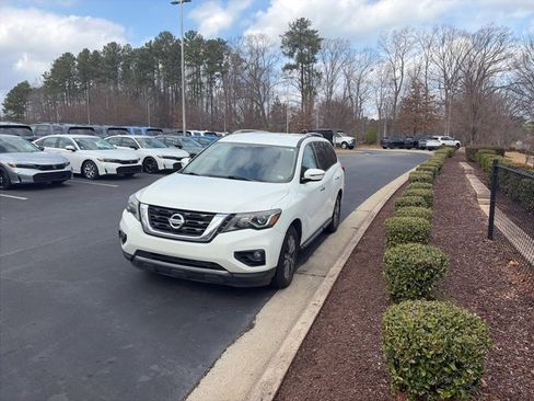 Used 2017 Nissan Pathfinder SV image 9
