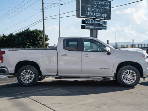 Used 2025 Chevrolet Silverado 1500 LT w/ LPO, Dark Essentials Package AWD/4WD image 6