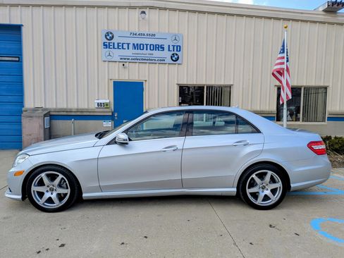 Used 2010 Mercedes-Benz E 350 4MATIC Sedan image 3