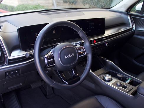 Used 2025 Kia Sorento EX AWD/4WD image 16