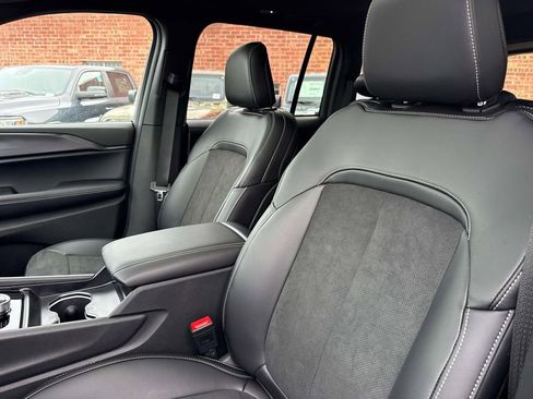 New 2025 Jeep Grand Cherokee Altitude RWD image 20