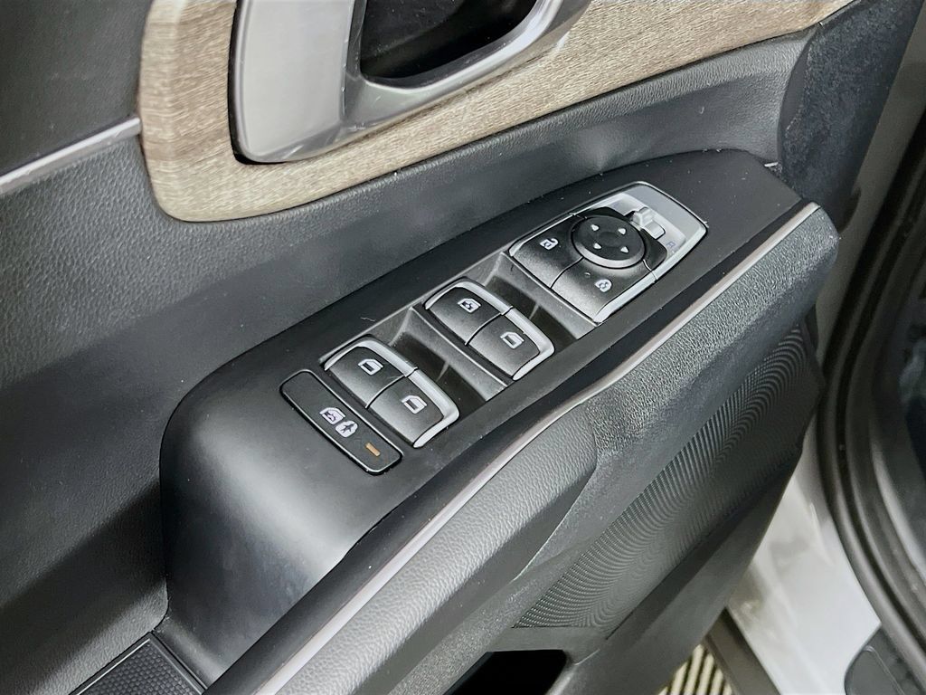 Used 2022 Kia Sorento S w/ Panoramic Sunroof Package AWD/4WD image 35