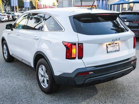 Used 2023 Kia Sorento LX image 7