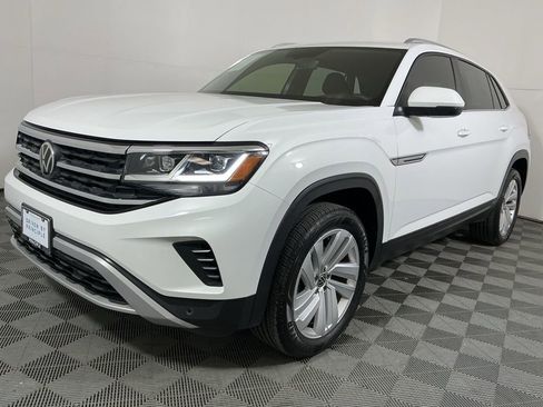 Used 2023 Volkswagen Atlas Cross Sport SE image 2