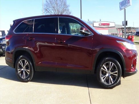 Used 2019 Toyota Highlander LE image 5