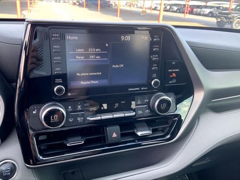 Used 2020 Toyota Highlander XLE FWD image 34