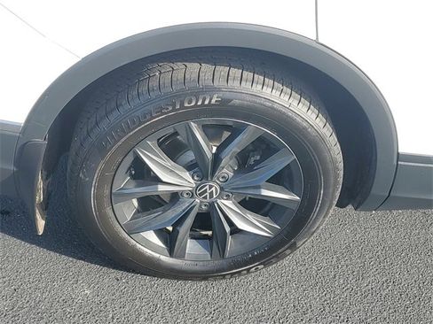 Certified 2024 Volkswagen Tiguan SE image 5