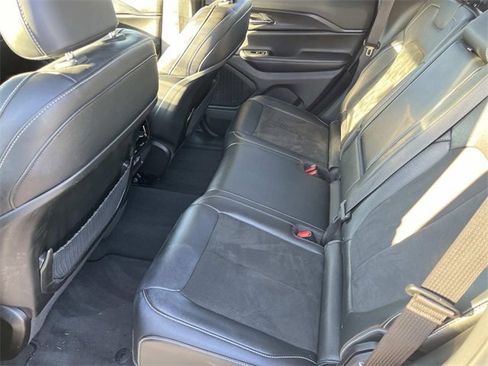 Used 2024 Jeep Grand Cherokee Altitude image 17