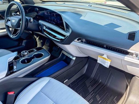 Certified 2024 Cadillac Lyriq Luxury AWD/4WD image 29
