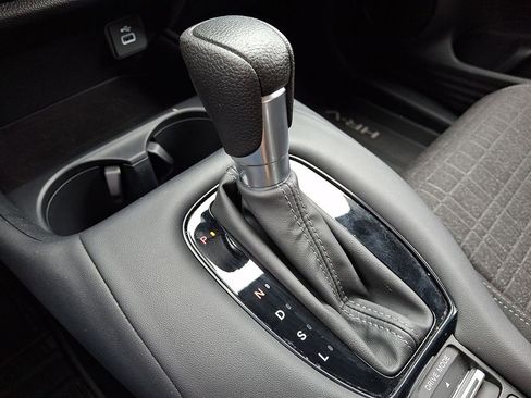 Used 2023 Honda HR-V LX image 16