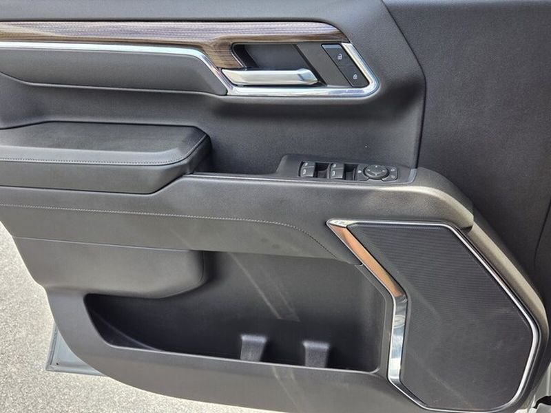 Used 2024 Chevrolet Silverado 1500 LT AWD/4WD image 32