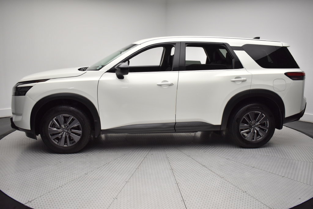 Used 2024 Nissan Pathfinder S AWD/4WD image 8