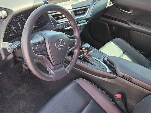 Used 2022 Lexus UX 200 FWD image 10