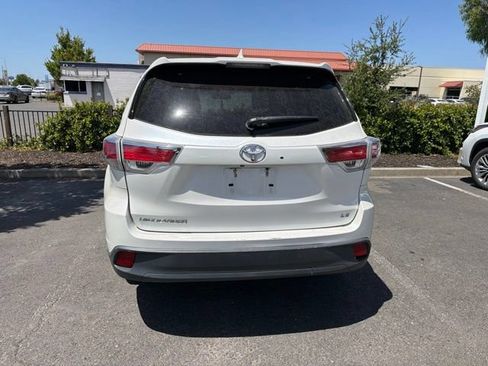 Used 2014 Toyota Highlander Plus FWD image 9