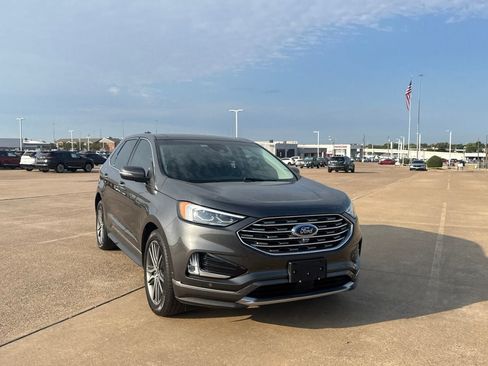 Used 2019 Ford Edge Titanium w/ Equipment Group 301A FWD image 3
