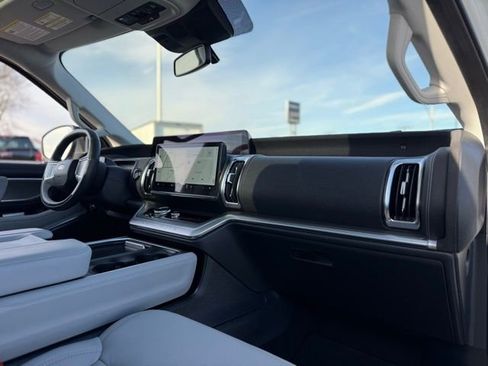 Certified 2025 Ford Expedition Max Platinum image 26