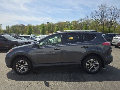 Used 2017 Toyota RAV4 XLE w/ Carpet Mat Package AWD/4WD image 4