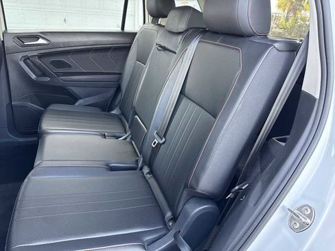 Used 2024 Volkswagen Tiguan SE image 18