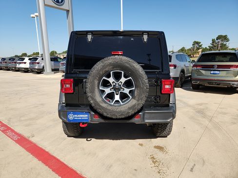 Used 2022 Jeep Wrangler Unlimited Rubicon w/ LED Lighting Group AWD/4WD image 6