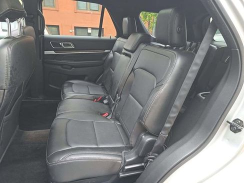 Used 2017 Ford Explorer Limited w/ Equipment Group 301A AWD/4WD image 9