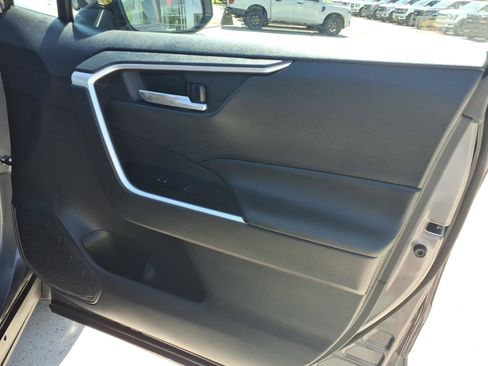 Used 2022 Toyota RAV4 SE w/ Convenience Package image 8